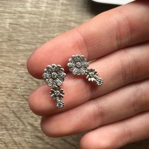 NWOT Silver Floral Pandora Earrings!